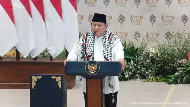 Prabowo Ingatkan Publik: Jangan Percaya Semua Informasi di Medsos