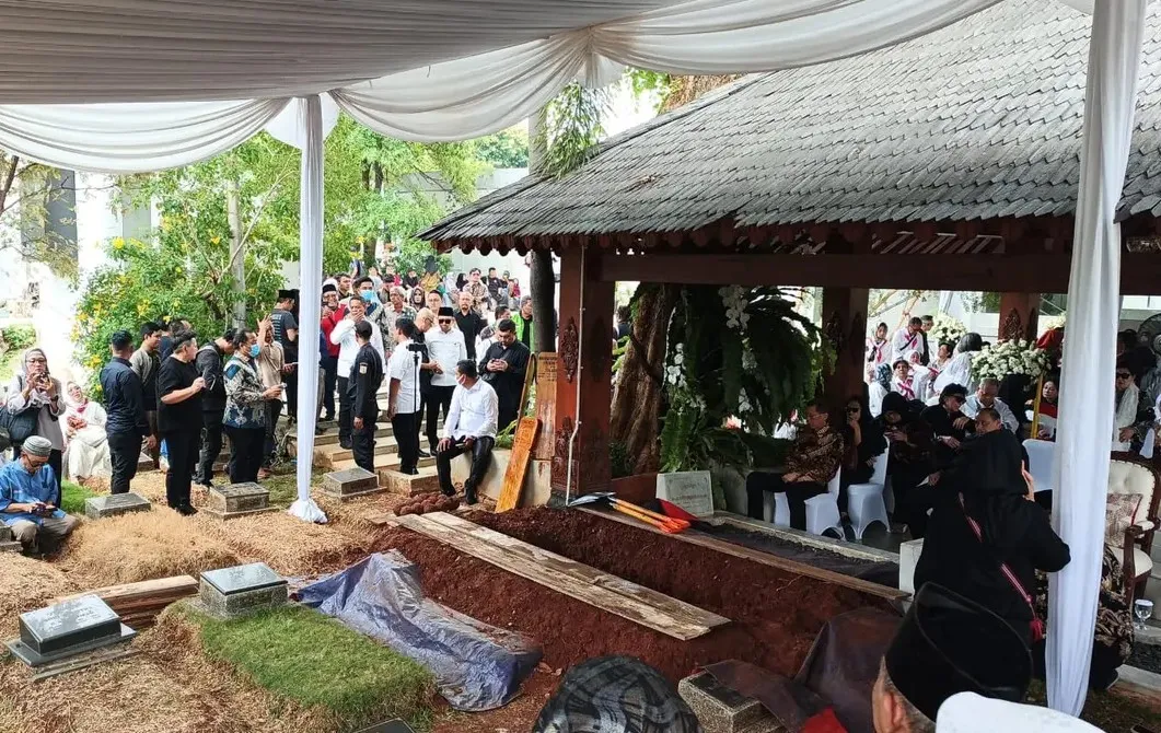 Guruh Soekarnoputra Dimakamkan di TPU Karet Bivak, Bersebelahan dengan Makam Fatmawati