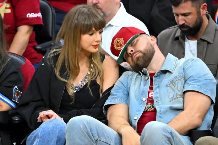 Taylor Swift Rilis Lagu "Cleveland!" untuk Travis Kelce