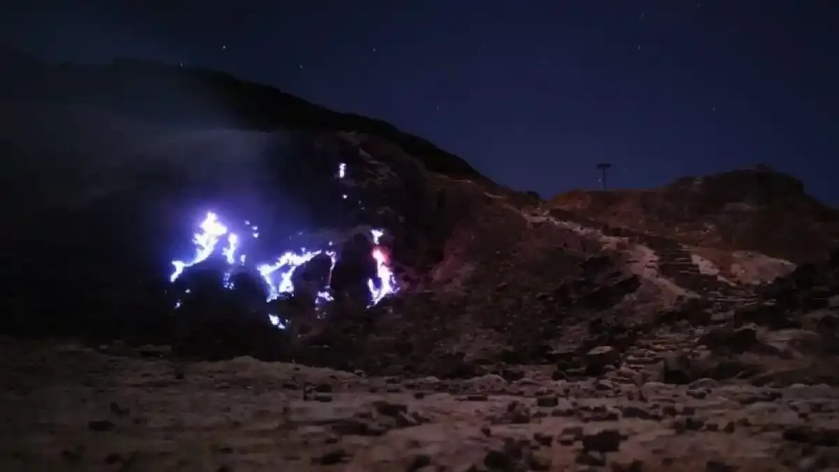 Blue Fire Papandayan Tak Lagi Terlihat, Gas Vulkanik Masih Diwaspadai