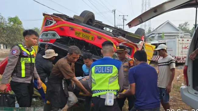 Bus Adhi Prima Terguling di Mesuji, 3 Penumpang Tewas dan 29 Luka-Luka