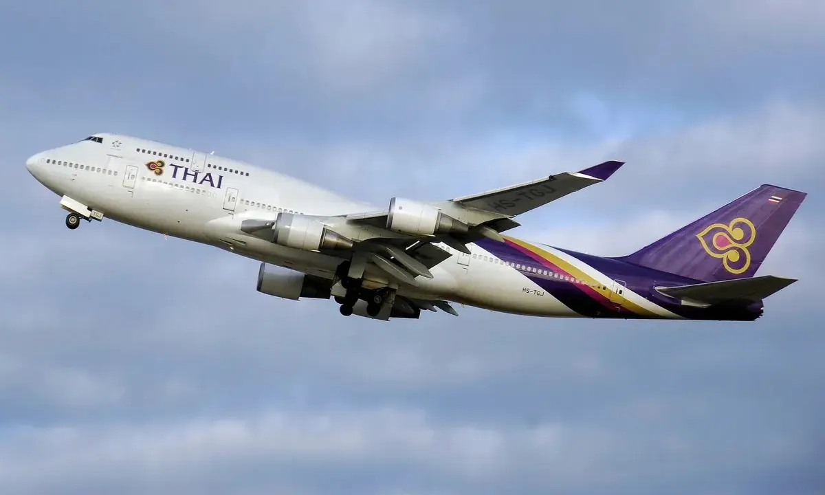 CEO Thai Airways Chai Eamsiri Dicopot Usai Kekacauan Operasional Saat Banjir Bangkok