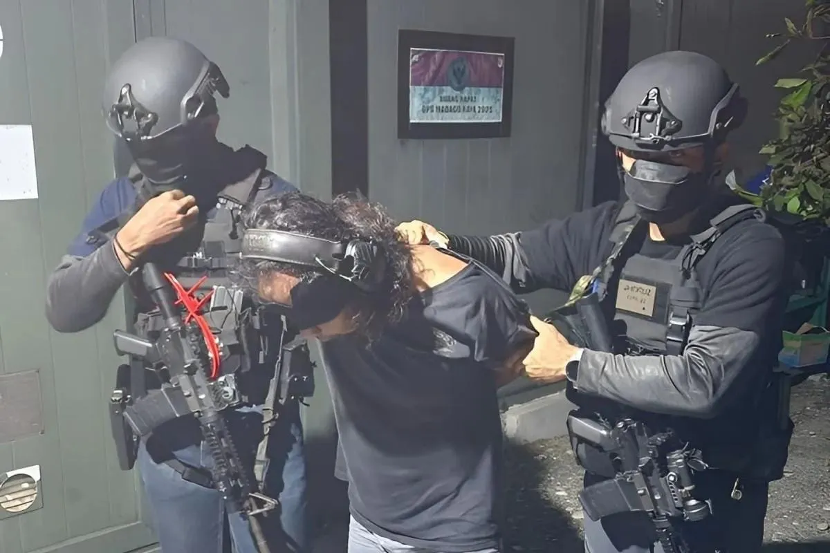Operasi Serentak Densus 88 Ungkap Aktivitas Jaringan Teror