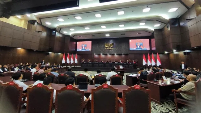 MK Bacakan Putusan Syarat Pendidikan Gibran Malam Ini