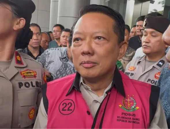 Eks Jampidsus Febrie Didakwa Cuci Uang, Beli Restoran Prancis hingga 74 Kg Emas