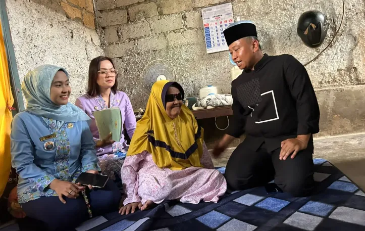 Wali Kota Depok Jenguk Nenek Sri di Baktijaya