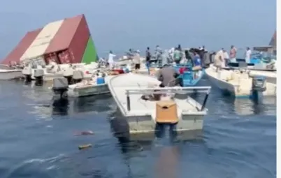 Selat Hormuz Memanas, Dua Kapal Tenggelam dan Minyak Bergejolak