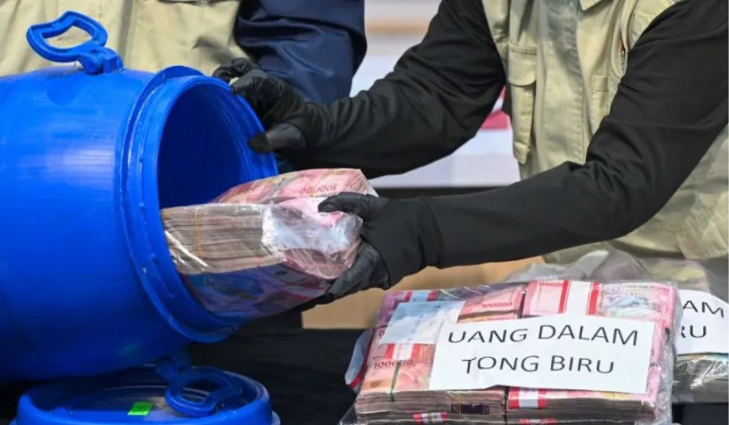 Bupati Klaten Simpan Rp934 Juta di Tong Biru