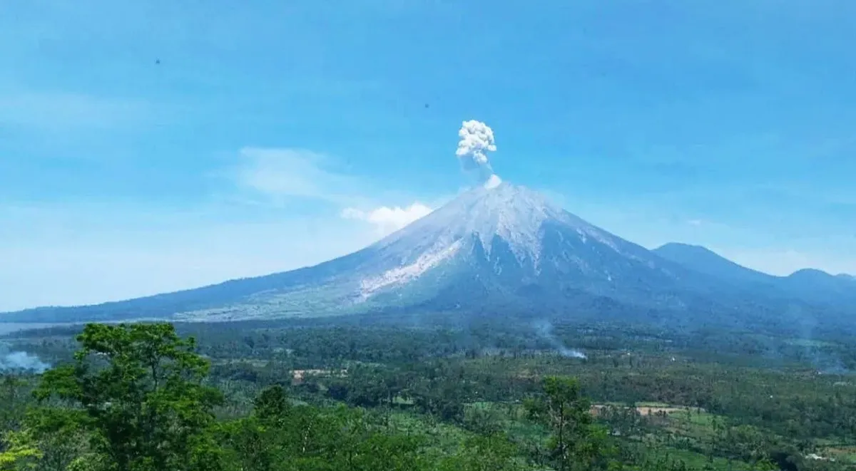 Gunung Semeru Erupsi Tiga Kali, Letusan Tertinggi Capai 1 Kilometer