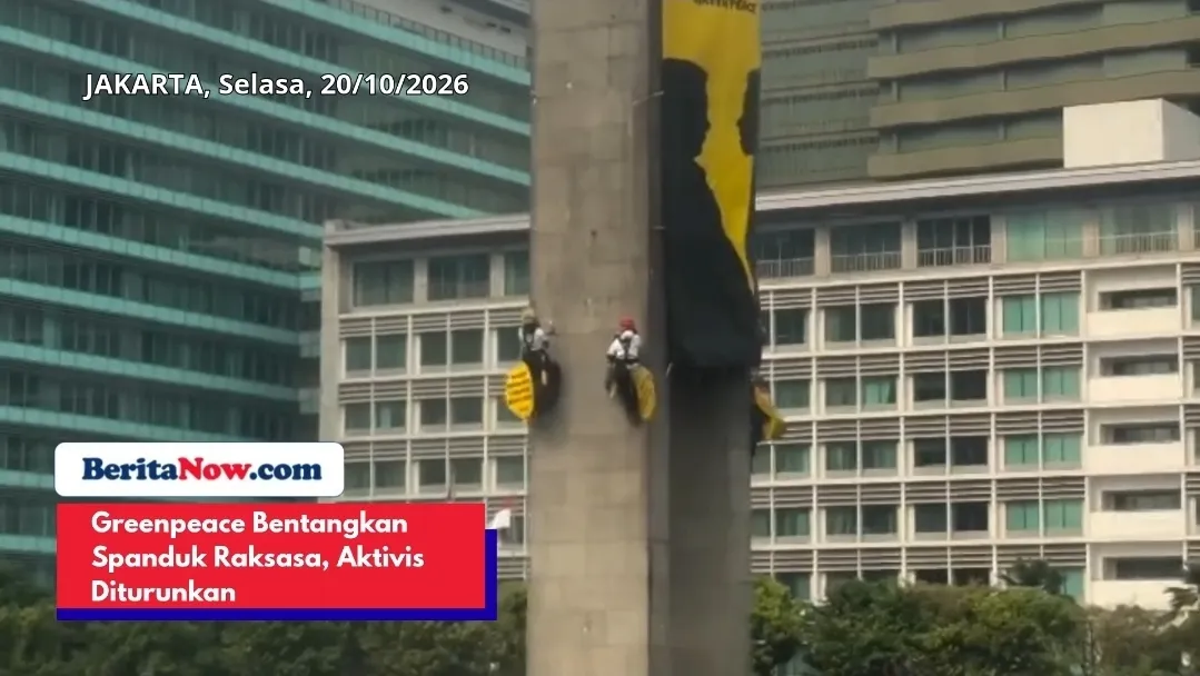 Spanduk Raksasa Greenpeace Bikin Heboh Bunderan HI!