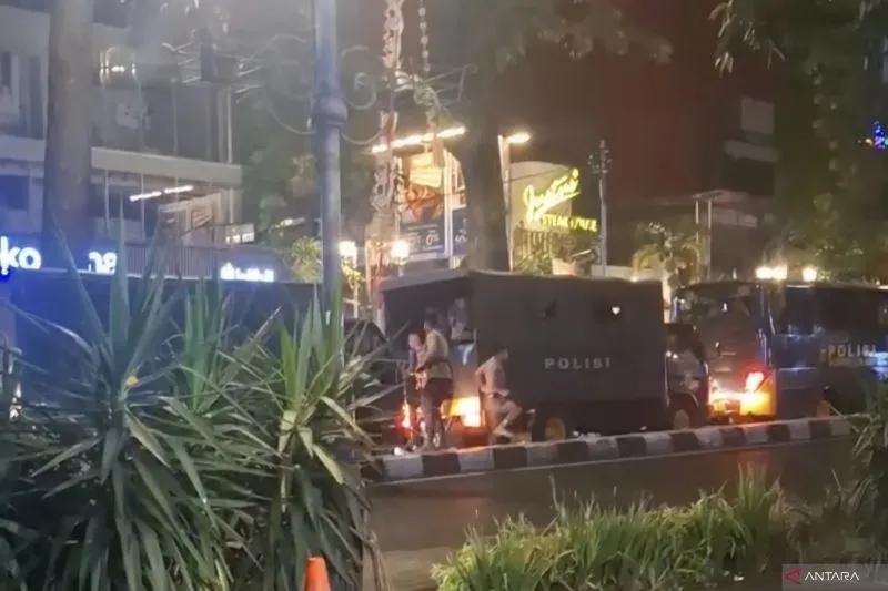 Polisi Buru Pelaku Pembakaran Truk Dalmas di Bandung