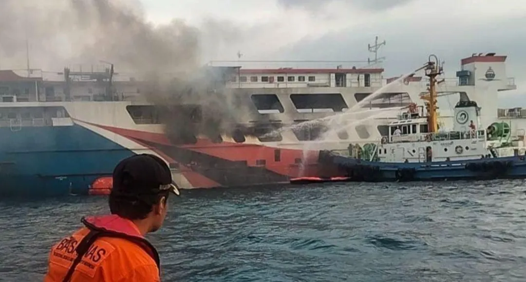 KMP Batumandi Terbakar di Merak, 420 Penumpang Selamat, 89 Kendaraan Hangus