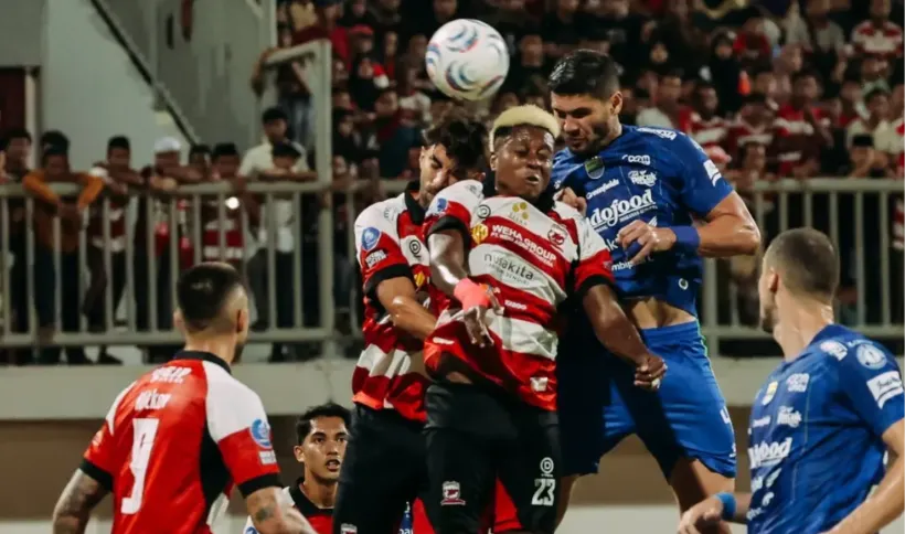 Gol Menit Akhir Mitkov Bungkam Persib, Madura Naik ke Tiga Besar