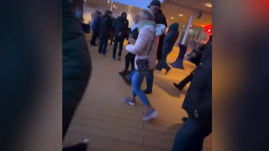 Kapal Pesiar Mein Schiff 3 Tabrak Kapal Kontainer, Pelayaran 20 Hari Batal