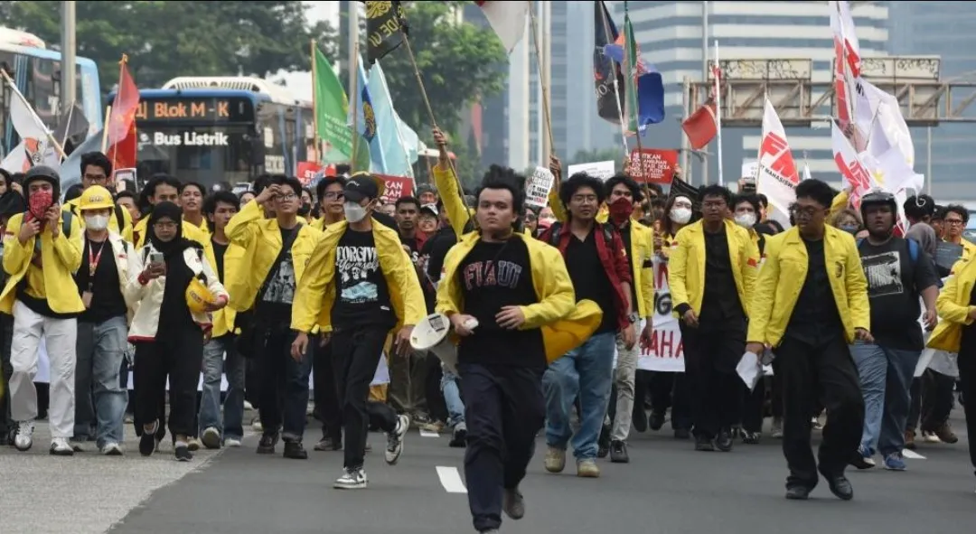 Jakarta Tegang! Demo Mahasiswa Berujung Ricuh