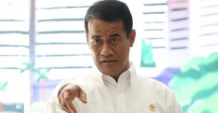 Mentan Amran Copot 8 Pejabat Bulog dan Bapanas Usai Dugaan Pengoplosan Beras SPHP