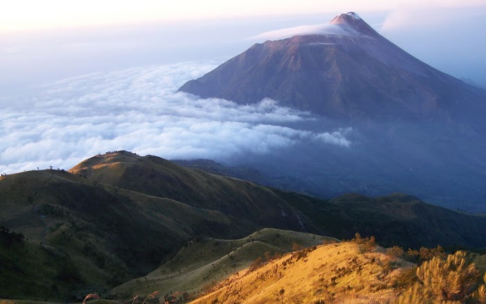 Lawu Sempat Trending Topik, Menguak Mistis Kembalinya Sumpah Brawijaya di Puncak Gunung Lawu
