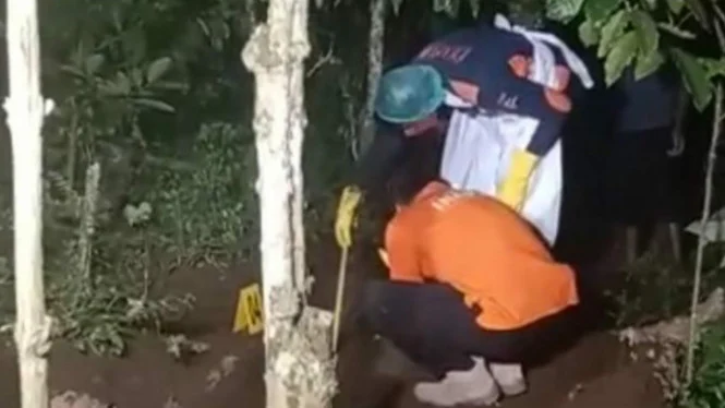 Istri Asal Malang Mengubur Jenazah Suaminya Sendiri, Kisah yang Menyayat Hati