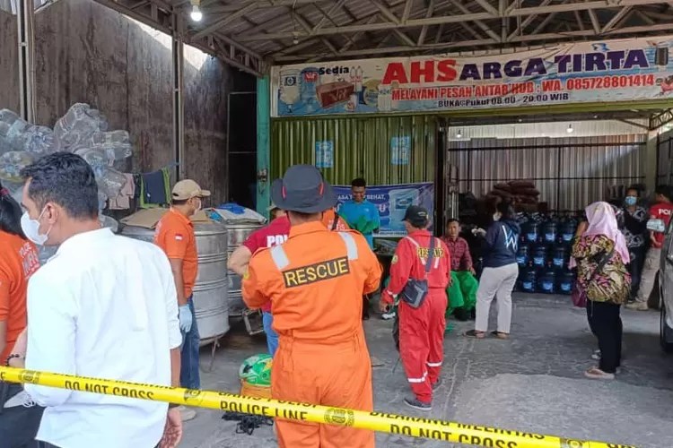 Mayat Dicor Ditemukan di Semarang dengan Kaki Terlihat dan Tangan Dimutilasi