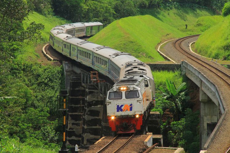 KAI Siap Percepat Waktu Tempuh, 140 Perjalanan Kereta Api Jarak Jauh Dipangkas Mulai 1 Juni!