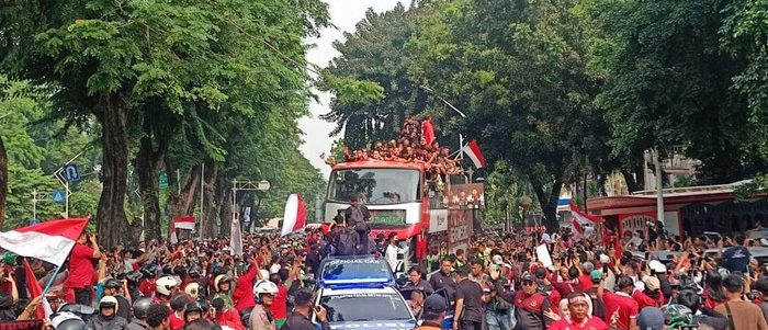 Bus Pawai Timnas U-22 dan Juara Sea Games Mulai Jalan ke HI