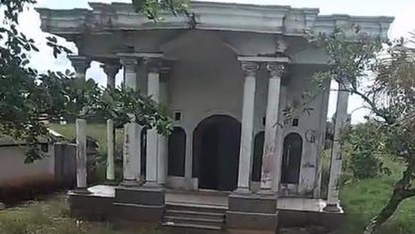 Viral Rumah 'Sombong' Depan yang Mewah, Namun di Belakangnya Bikin Tercengang