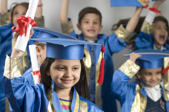 Keluhan Netizen: Wisuda Ala Mahasiswa Di Jenjang TK, SD, SMP, dan SMA, Apakah Sudah Terlalu Berlebihan?
