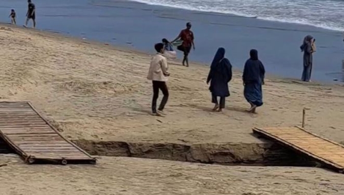 Viral! Jembatan Berbayar Rp5 Ribu di Pantai Carita Mendapat Sorotan, Pemilik Jembatan Minta Maaf