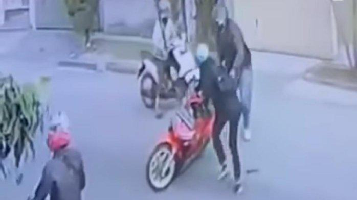 Viral Wajah Pelaku Begal di Hajar Korban Pakai Helm