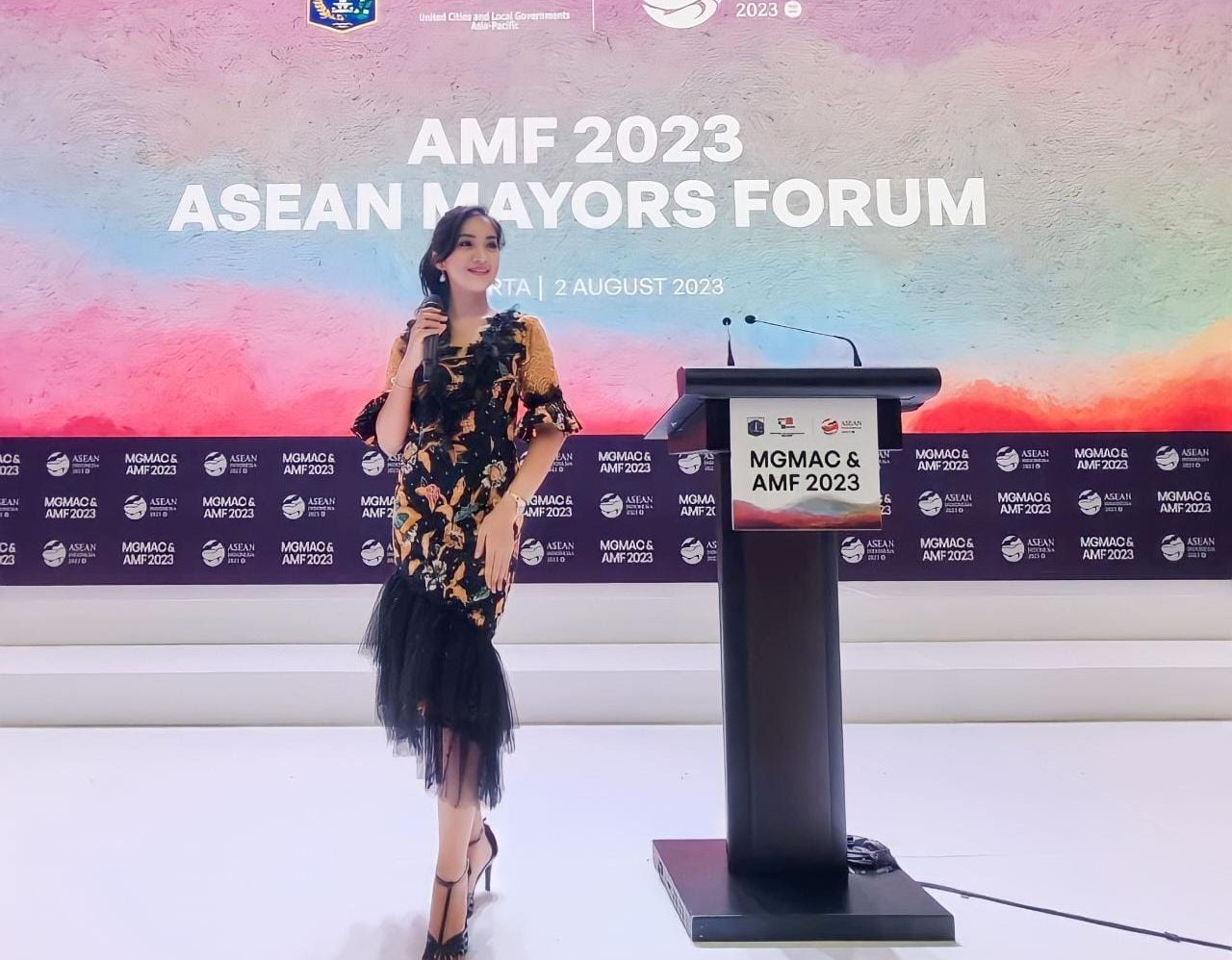 Stefanny Imelda Mahasiswa Unair Jadi Moderator Rapat ASEAN