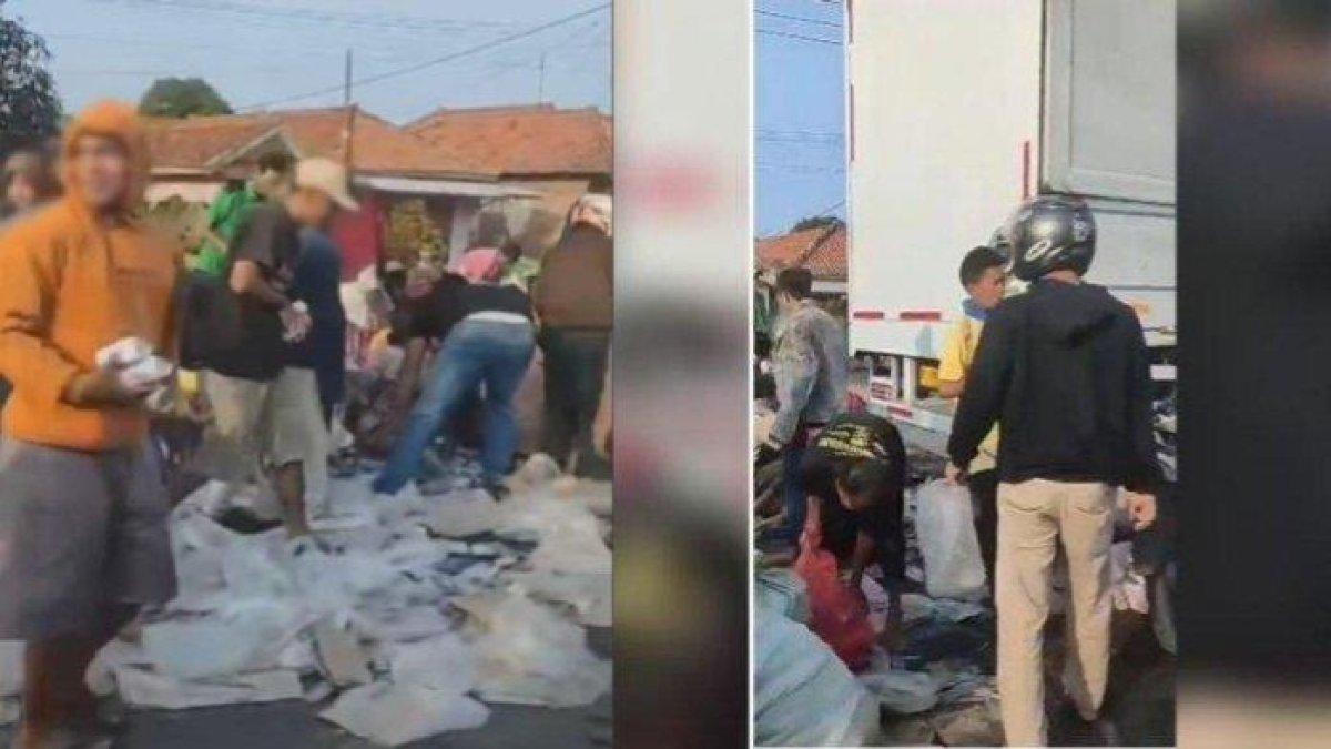 Insiden Truk Pengangkut Susu Kaleng Terguling di Indramayu