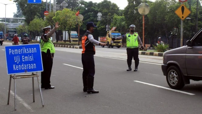 Pelat Nomor Incaran Polisi saat Razia Uji Emisi