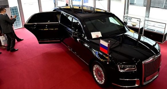 Saat Berkunjung ke Rusia, Vladimir Putin Ajak Kim Jong Un Naik Limosin Mawahnya yang Anti Ledakan dan Bisa Menyelam