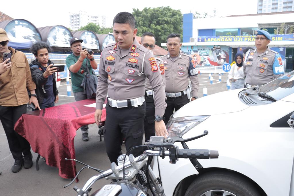 Pengemudi Mobil yang Tabrak dan Seret Motor RX King 5 KM di Bandung Ditetapkan Sebagai Tersangka