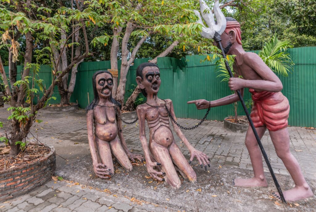 Tempat Wisata Unik Wang Saen Suk Taman Neraka di Thailand