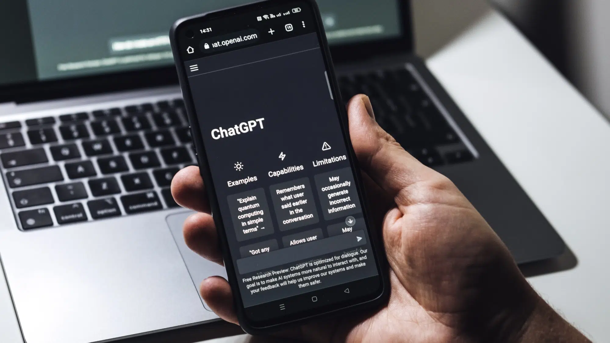 Cara Menggunakan ChatGPT di Ponsel melalui Situs Web dan Aplikasi