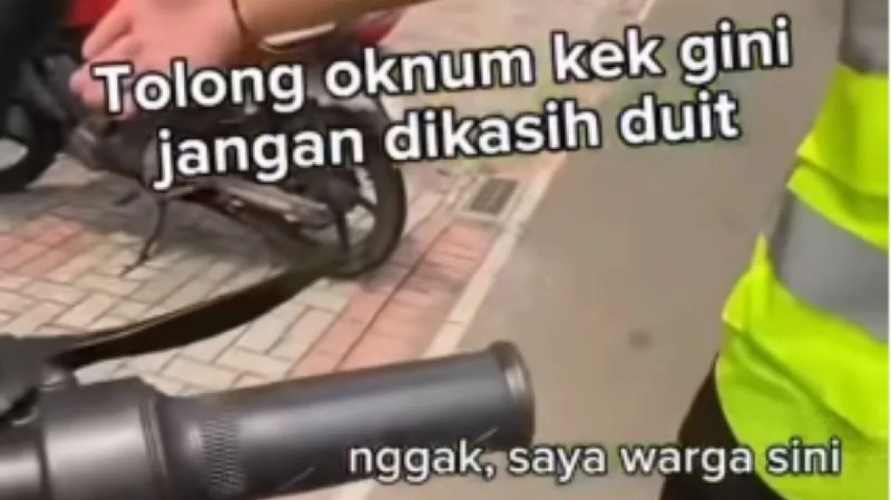 Viral Pengendara Sepeda Listrik dan Tukang Parkir Liar Adu Mulut di Minimarket, Begini Komentar Nitizen