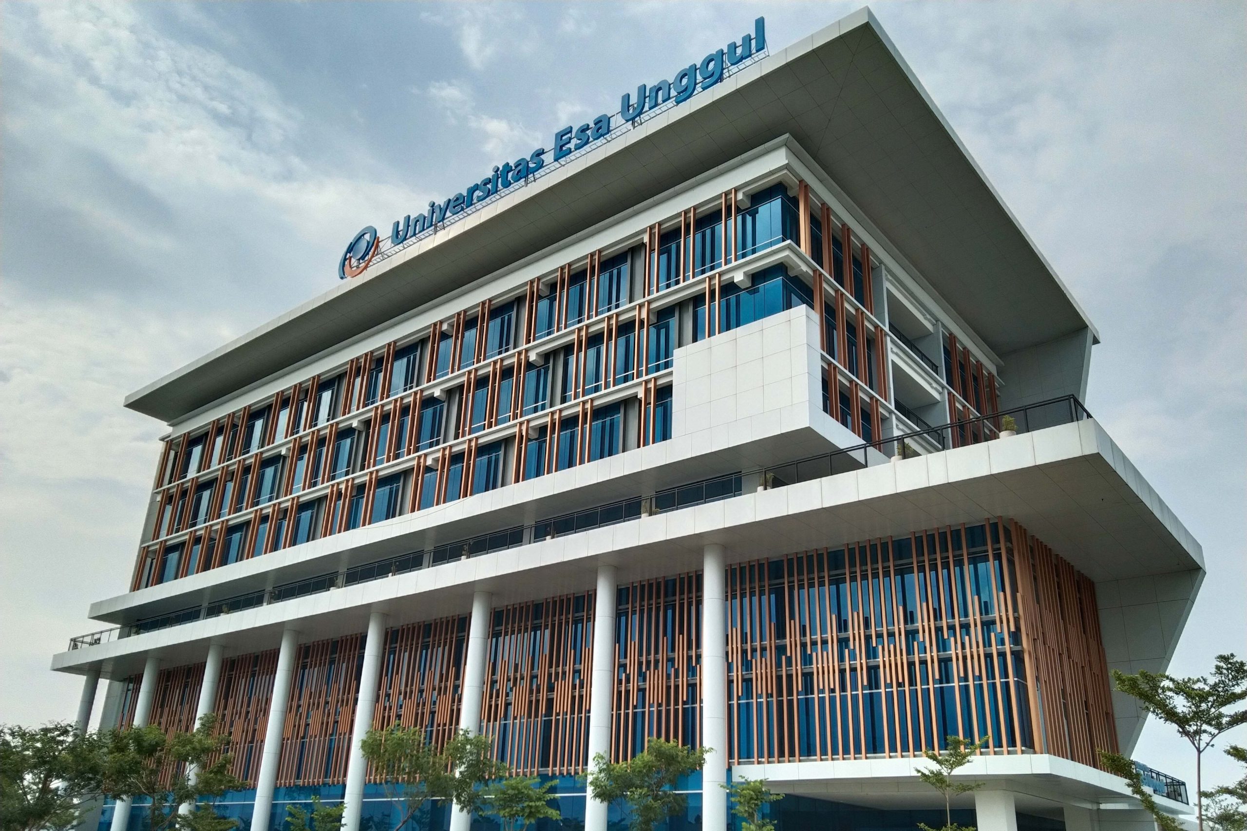 Universitas Esa Unggul Buka Pendaftaran Kelas Karyawan untuk Semester Genap Tahun 2023/2024, Catat Tanggalnya!