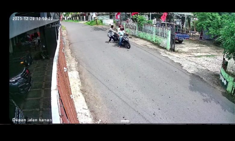 VIRAL Aksi Nekat Dua Begal di Siang Bolong Todongkan Senjata Api Rakitan ke Korban