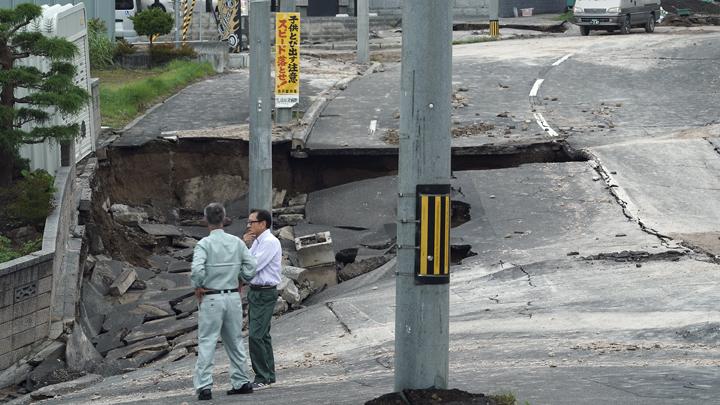 Jepang Gempa 7,4 M Badan Meteorologi Jepang Mengeluarkan Peringatan Tsunami 5 Meter
