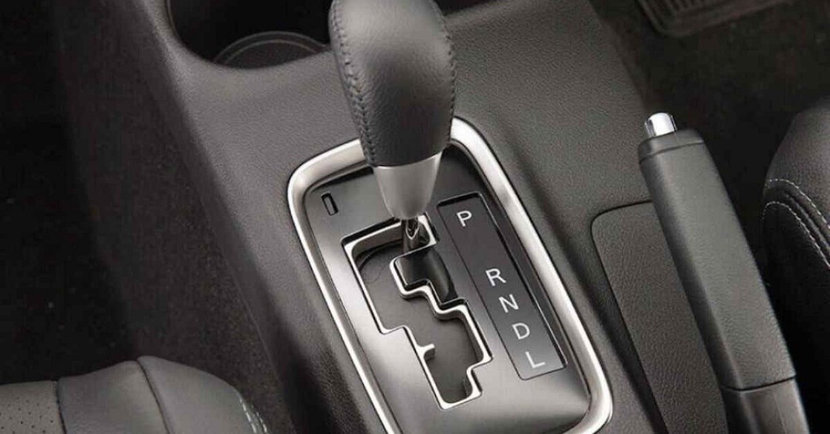 Cara Parkir Mobil Matic yang Benar, Rem Tangan atau P Dulu?