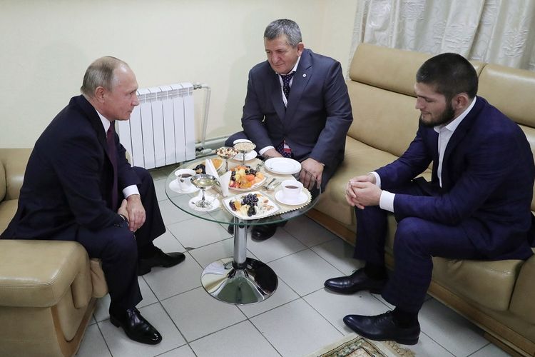 Khabib Nurmagomedov dapat Hadiah 'Gila' dari Putin dan Tokoh Rusia