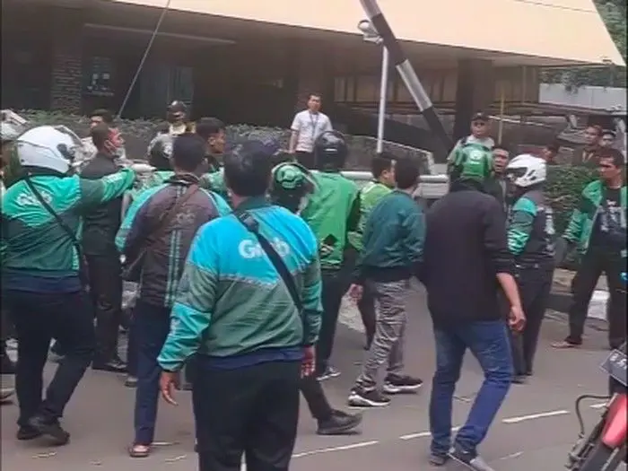 Viral Keributan Antara Sekuriti dan Ojol di Kuningan