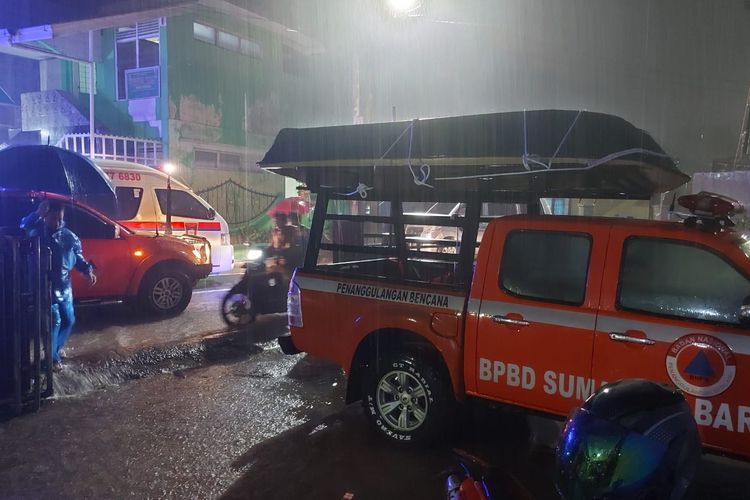 Banjir Memutus Akses Sumbar-Bengkulu di Pesisir Selatan