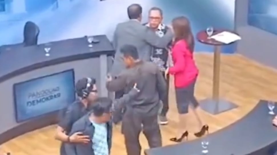 VIRAL Debat Panas Deddy Sitorus Vs Noel Ebenezer Nyaris Baku Hantam