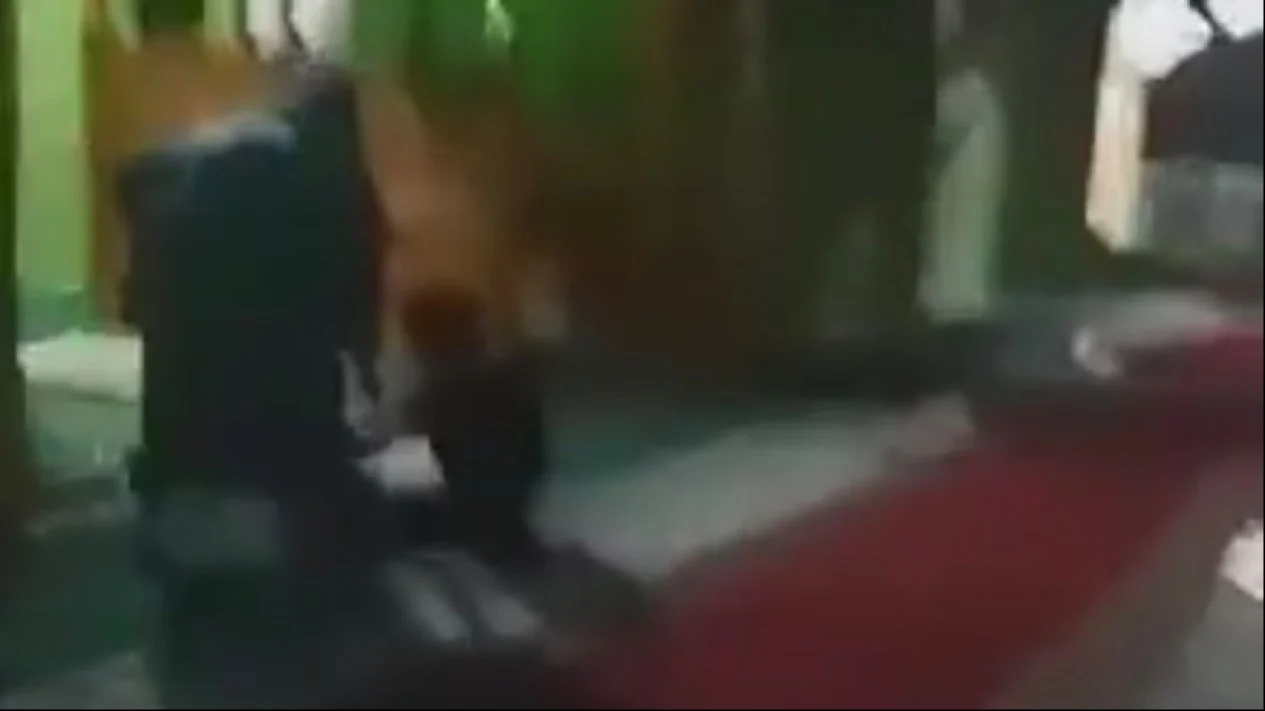 VIRAL Emak-emak di Aceh Ngamuk di Masjid dan Banting Al-Qur'an