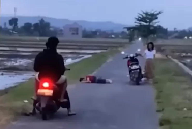 VIRAL 3 Pelajar Perempuan di Blitar Mabuk di Tengah Jalan