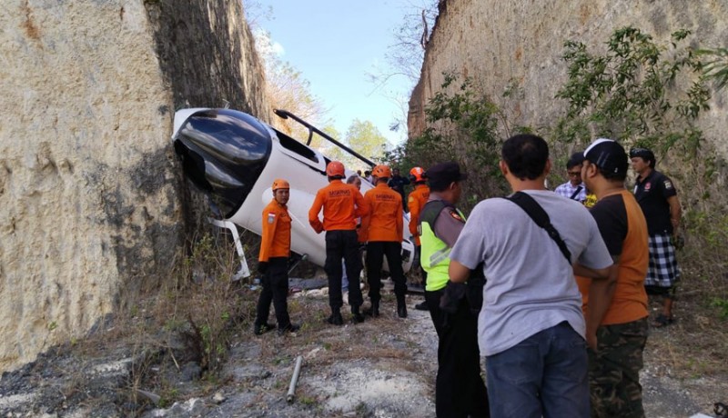 Helikopter Jatuh di Suluban Pecatu, Pilot dan Semua Penumpang Selamat