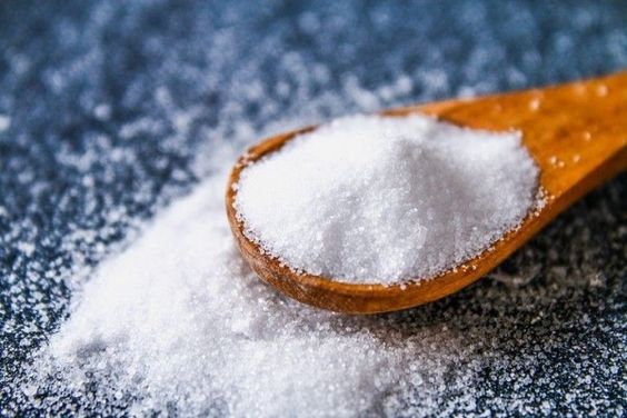 Manfaat Minum Air Garam Hangat Setiap Pagi: Pengobatan Kuno yang Masih Relevan