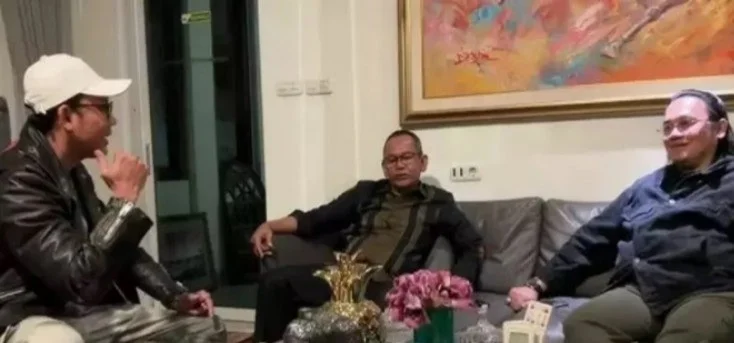 Ingin Dihajar, Denny Sumargo Datangi Farhat Abbas Langsung Ke Rumahnya